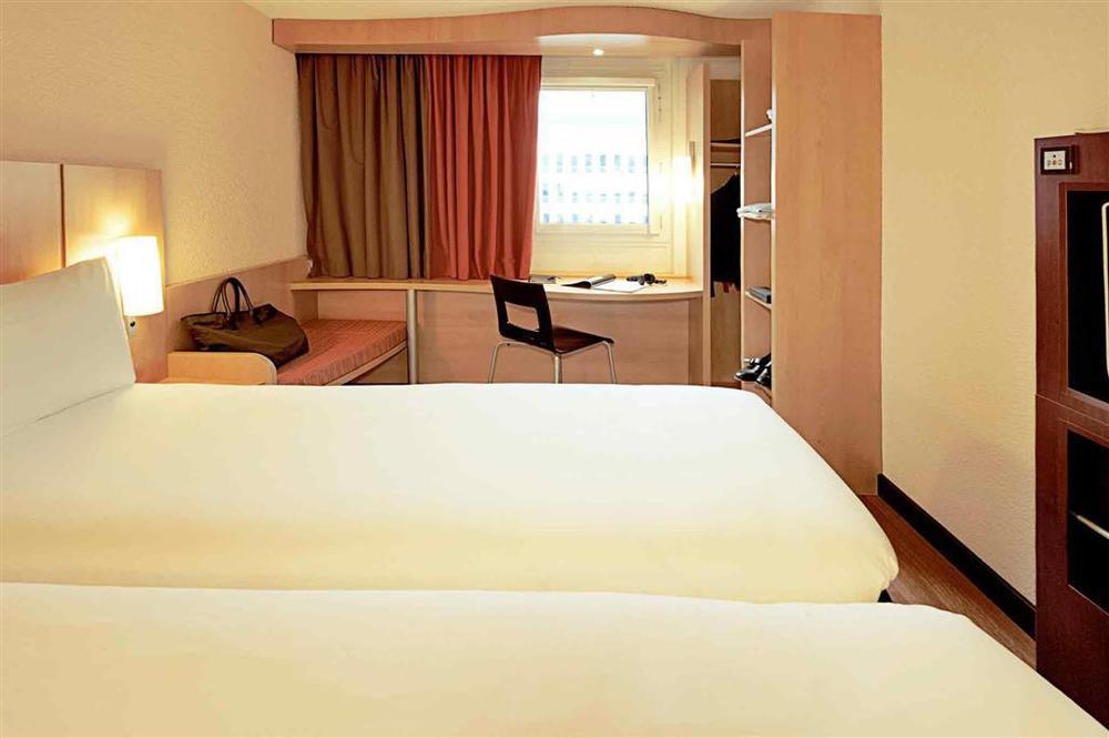 Ibis Hamburg Alsterring Hotel Room photo